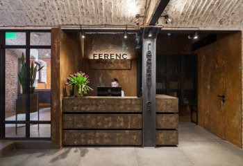   ,  Ferenc Hotel & Restaurant 